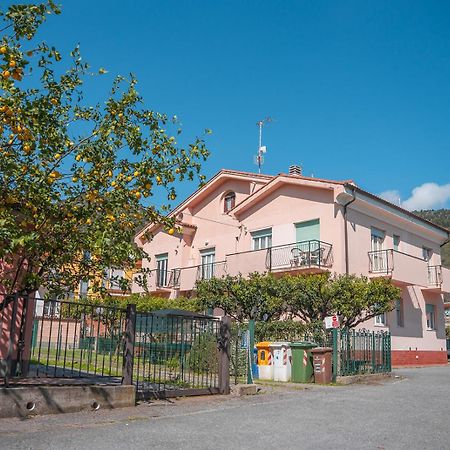 Casa Vacanze Ferrando Pietra Ligure Exterior photo